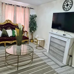 - Sleeps 4 - Parking - Garden - Petfriendly London